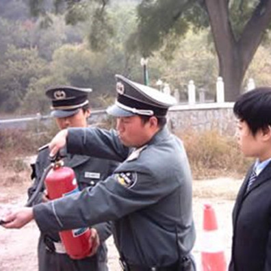 龙生墓园举行灭火演习，增强员工防火意识
