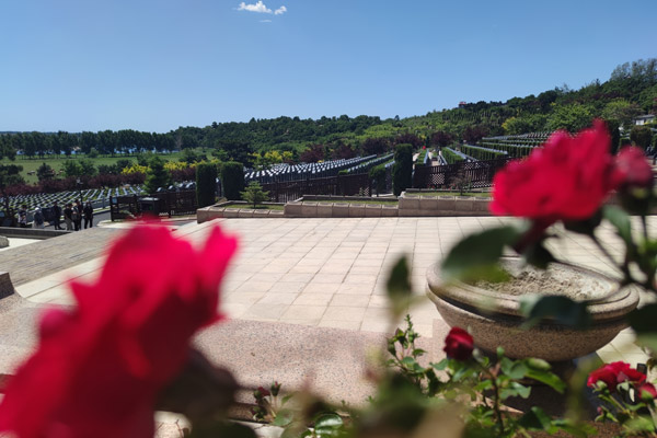 正如山有明穷之分,在沈阳墓园风水学上,水有秀恶之别。